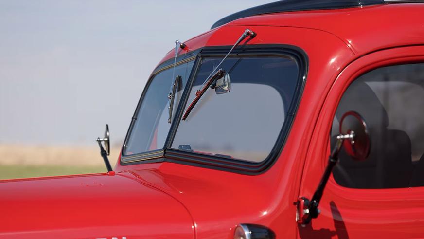 Старый грузовичок продают по цене суперкара