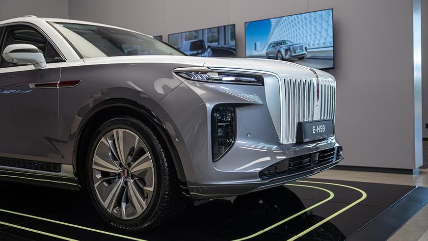 Hongqi E-HS9