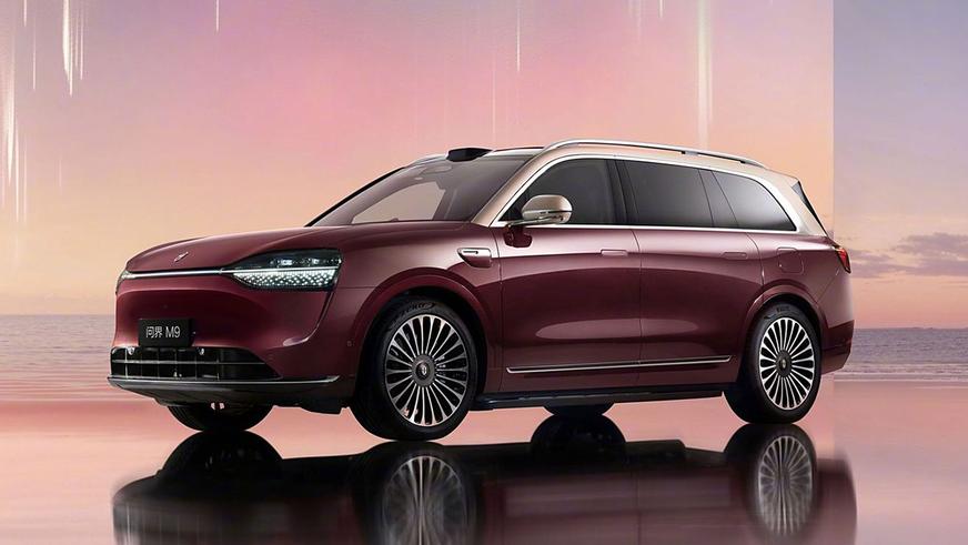 В Китае открылся приём заказов на новый кроссовер Aito M8