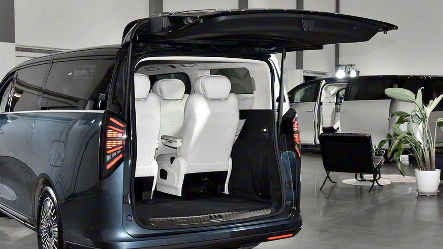 Geely открыла в КНР приём заказов на вэн V900