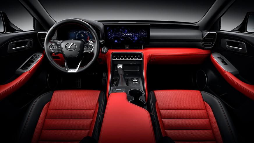 Lexus обновила седан IS