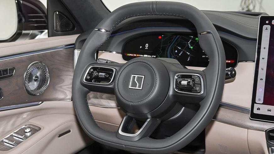 Zeekr показала интерьер гибрида 8X