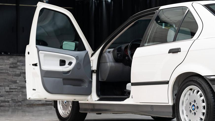 В США нашли почти новую BMW 325i в кузове E36 В США нашли почти новую BMW 325i в кузове E36