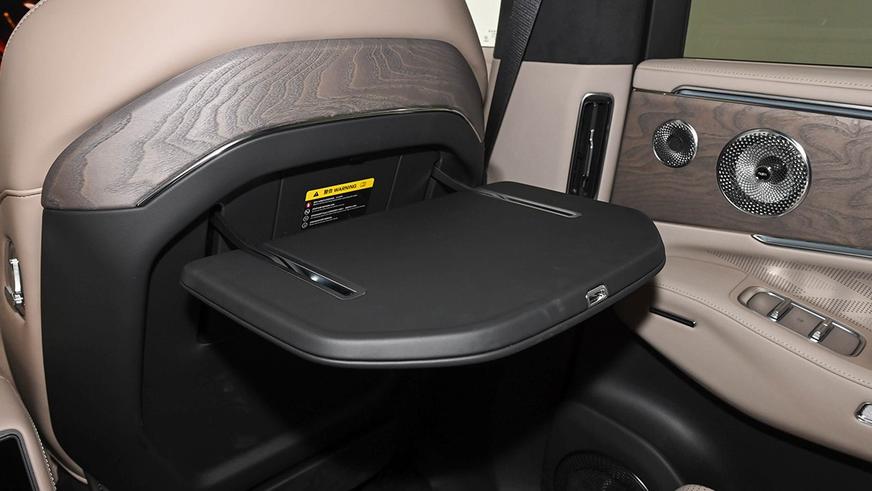 Zeekr показала интерьер гибрида 8X