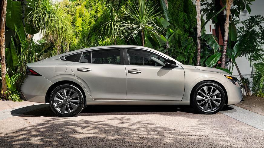 Седан Nissan Sentra сменил поколение