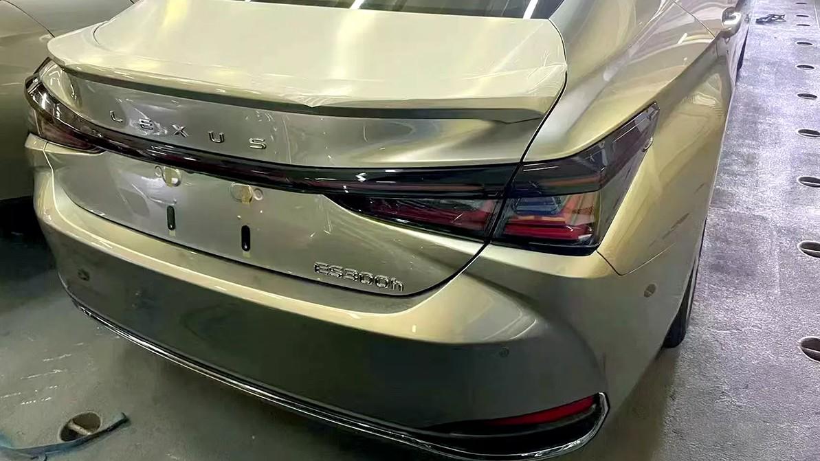 Фото обновлённого Lexus ES появились в Сети