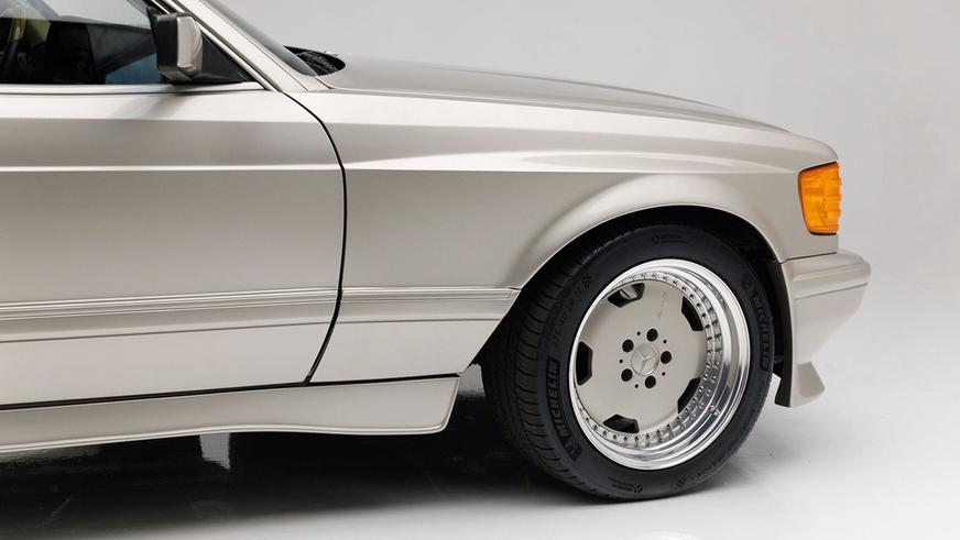 Рестомод Mercedes-Benz 560 SEC с мотором AMG в продаже