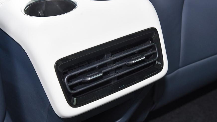 У Geely появился дальнобойный и быстрый электроседан