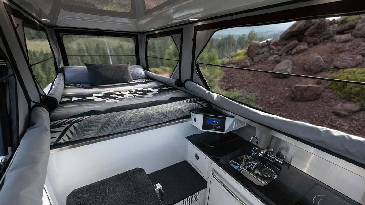 Hummer EV стал домом на колёсах