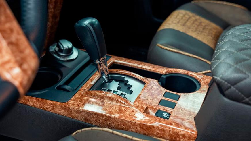 Брутальные внедорожники Toyota и Ford привезли тюнеры на выставку в Нью-Йорке