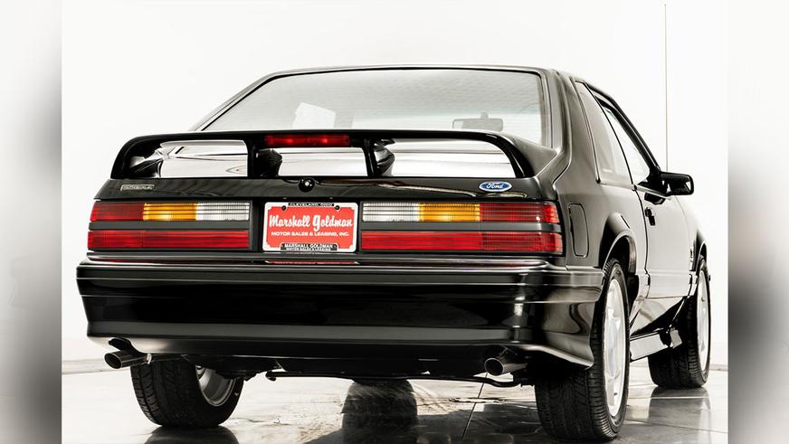 Ford Mustang из 1990-х продают по цене нового Porsche 911 Carrera 4S