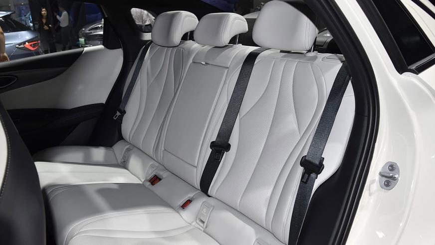 BYD запустила в КНР продажи недорогого электрокара Seal 06
