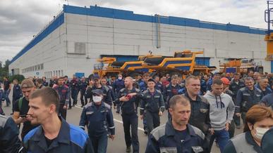 На заводе БелАЗ забастовка