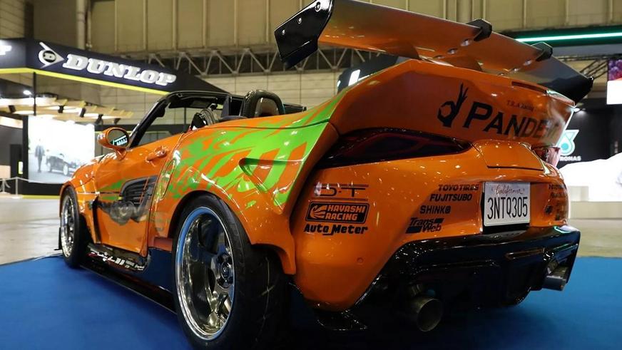 Фото дня: особые Supra и GT-R для тесных улиц