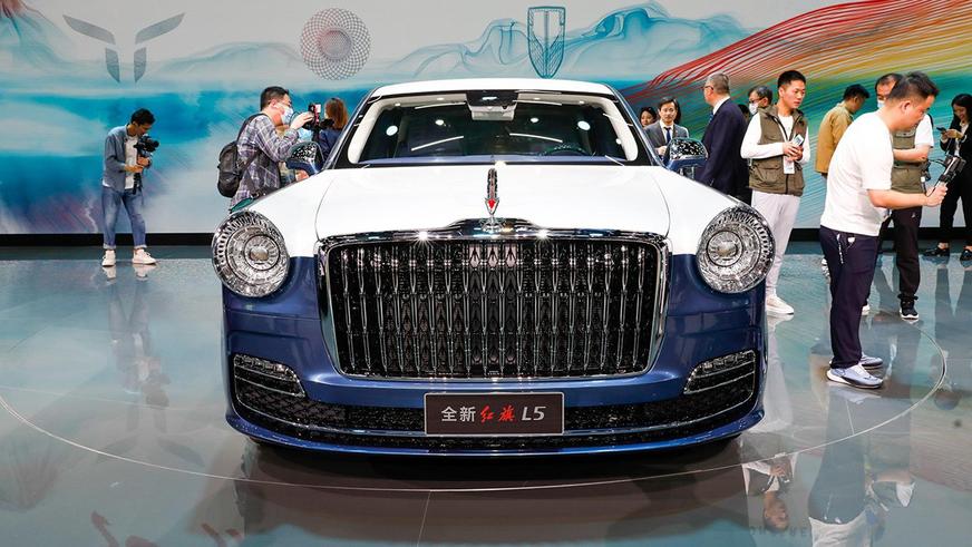 Hongqi L5 сменил поколение, но сохранил круглые фары