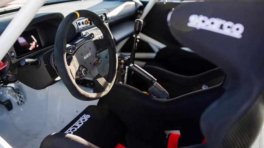 Toyota GR86 получила культовую ливрею, мощный мотор и полный привод