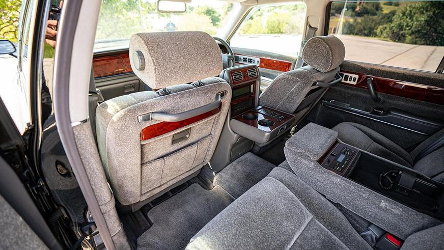 Toyota Century продали по цене бюджетной малолитражки