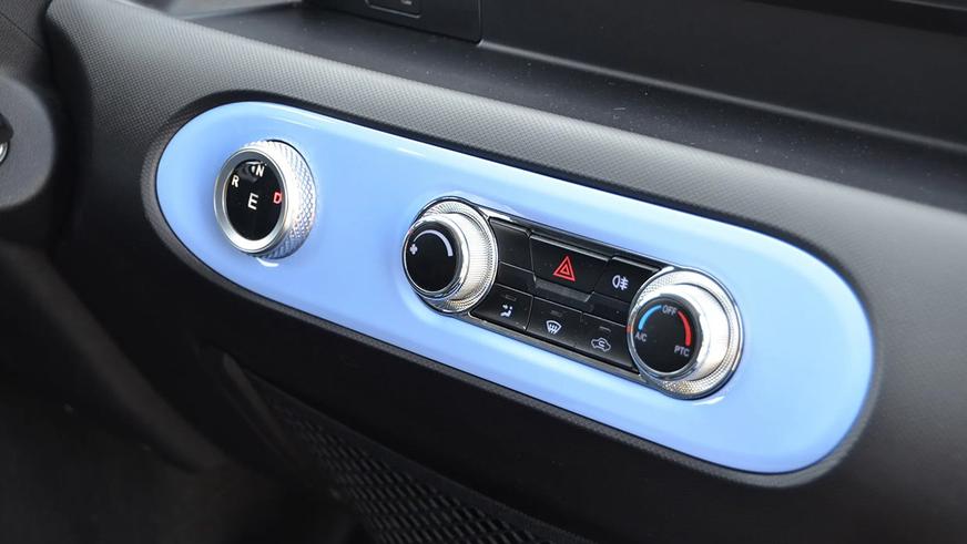 Фото дня: самый маленький автодом в Европе