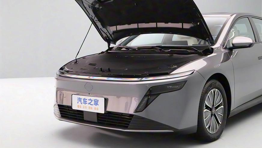 Новый гибридный седан Nissan&nbsp;N6 оказался в&nbsp;КНР неожиданно доступным