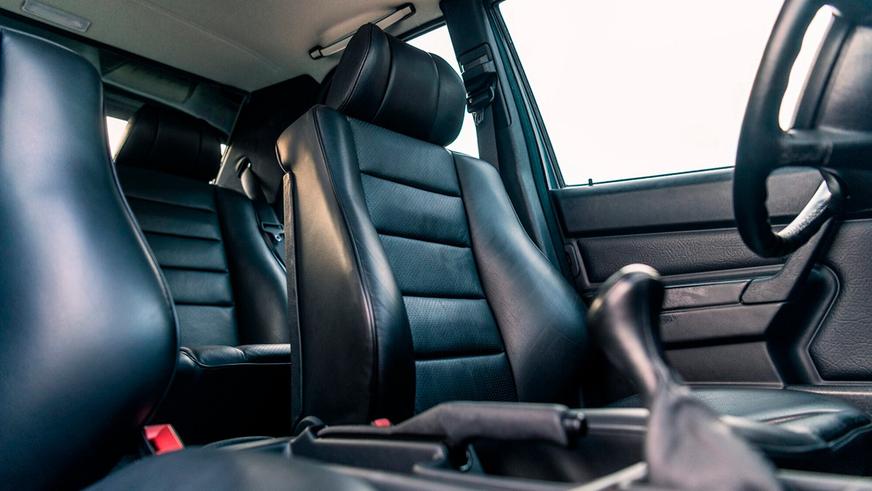 В продаже появился уникальный Mercedes-Benz 190E Evo II. Он новый