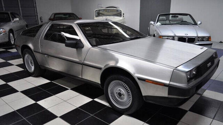 На продажу выставили DeLorean, простоявший в гараже 36 лет