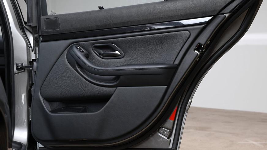 За BMW M5 (E39) готовы отдать более 100 000 долларов