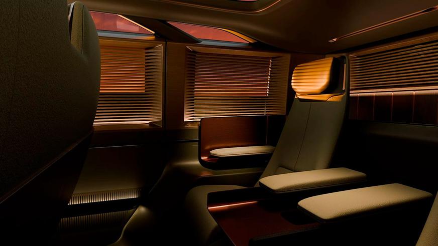 Lexus LS стал роскошным вэном с шестью колёсами