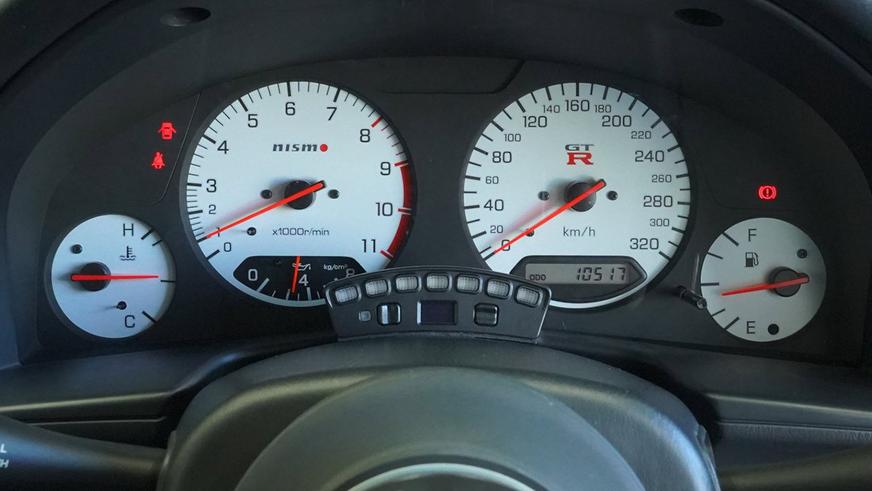 Один из самых редких Nissan Skyline GT-R появился в продаже в Дубае