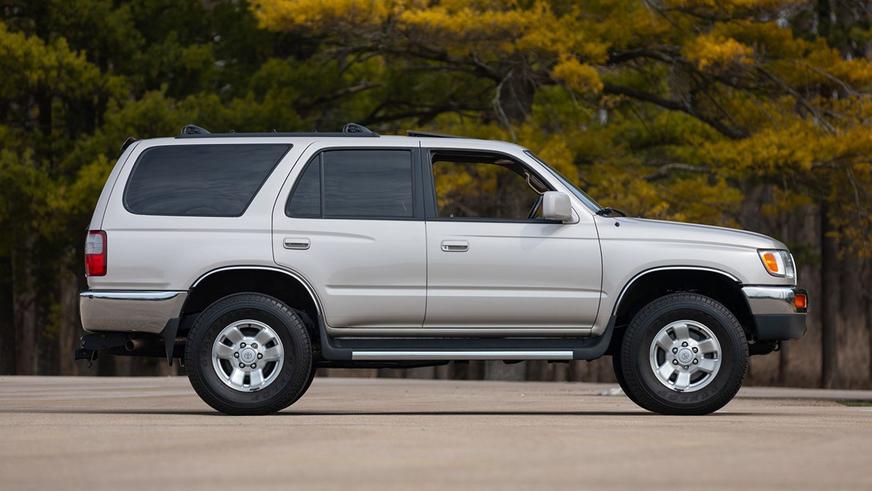 Практически новый Toyota 4Runner из 1990-х замечен на торгах