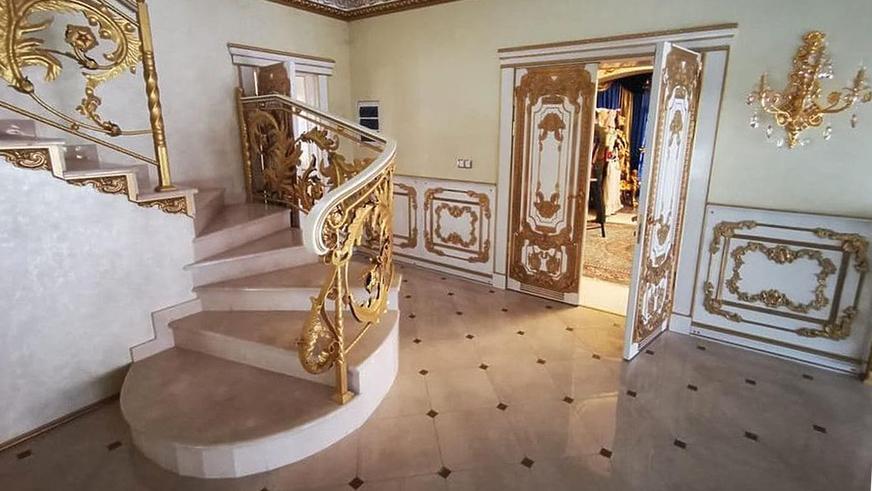 Позолоченный унитаз и другая роскошь в особняке главы полиции