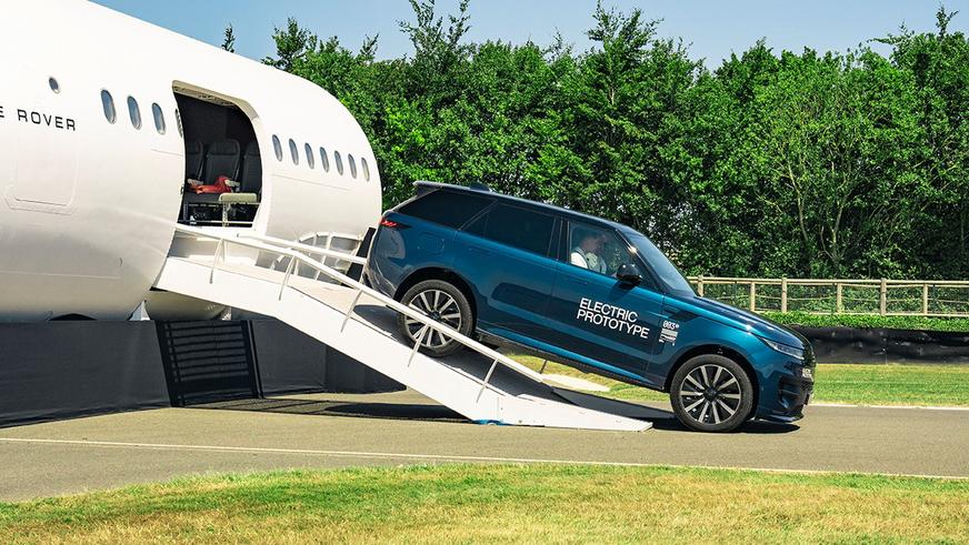 Электрический Range Rover Sport впервые показался на публике