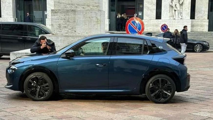 Первые живые фото Lancia Ypsilon