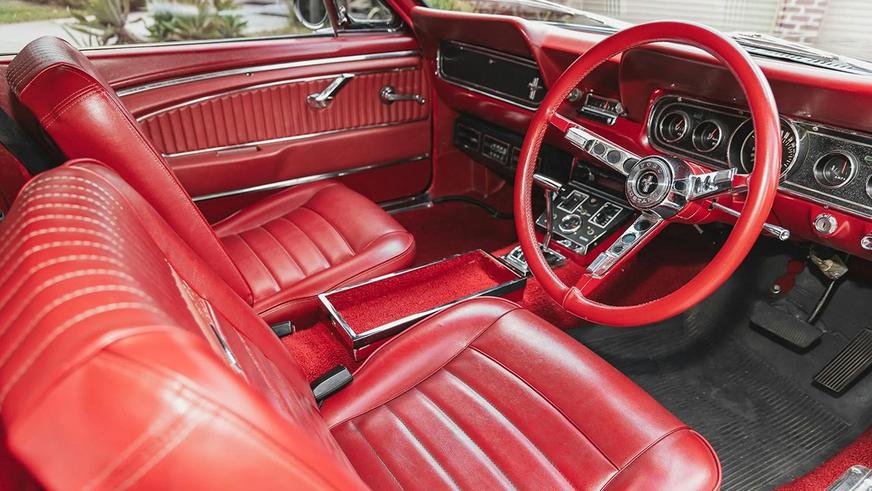 Лимузин Mustang с правым рулём пустили с молотка