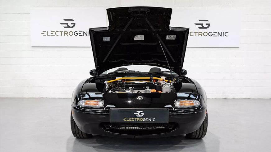 Классическую Mazda MX-5 превратили в электромобиль