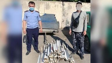 25 дорожных столбиков украл водитель в Алматинской области