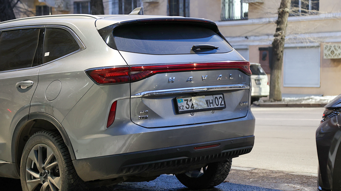 Алматыда тұрақ ақысын төлемейтіндер көп