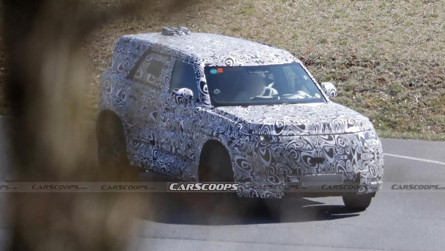 Маленький Land Rover Defender вышел на испытания Маленький Land Rover Defender вышел на испытания
