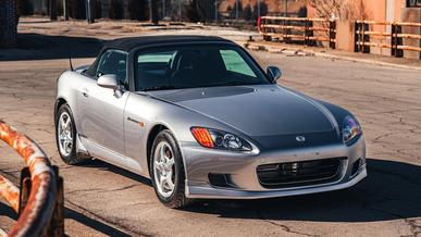 Honda S2000 с мизерным пробегом появилась на торгах