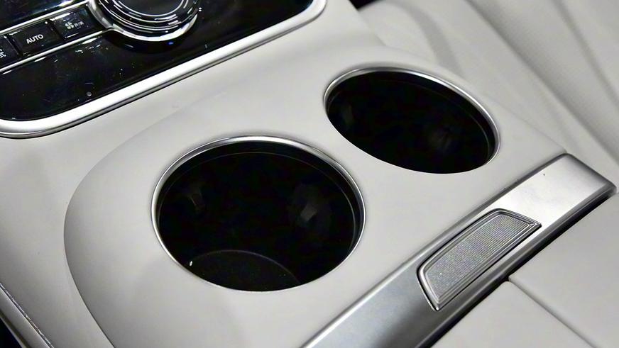 Geely открыла в КНР приём заказов на вэн V900