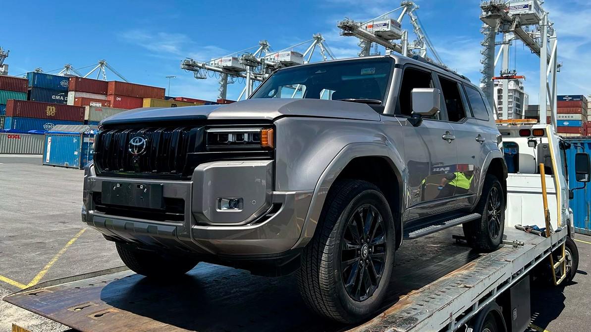 Ұрылар Toyota Land Cruiser үшін Аустралияға барған