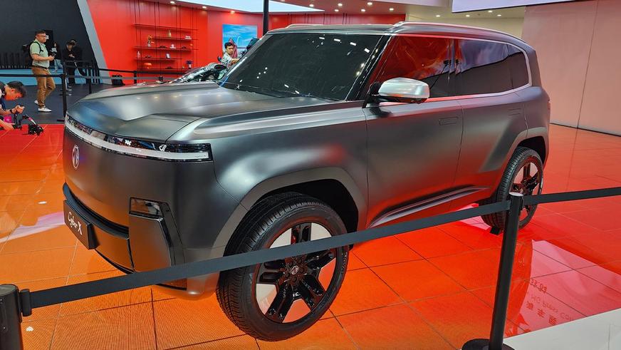 MG Cyber Х напомнил прошлое выдвижными фарами