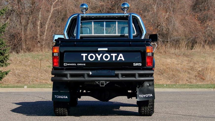 За 40-летний пикап Toyota хотят выручить 50 тысяч долларов