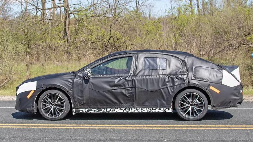 Прототип новой Toyota Camry засекли на дорогах