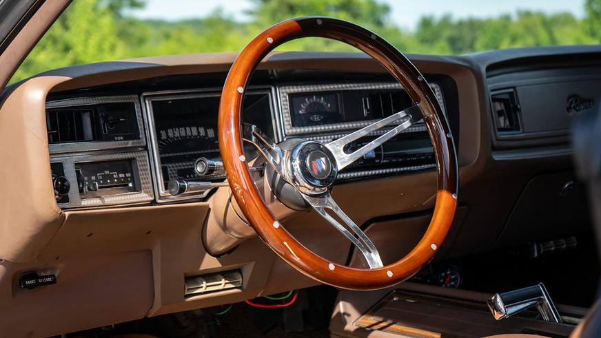 Buick Riviera 1971 года — сзади почти бэтмобиль и недорого