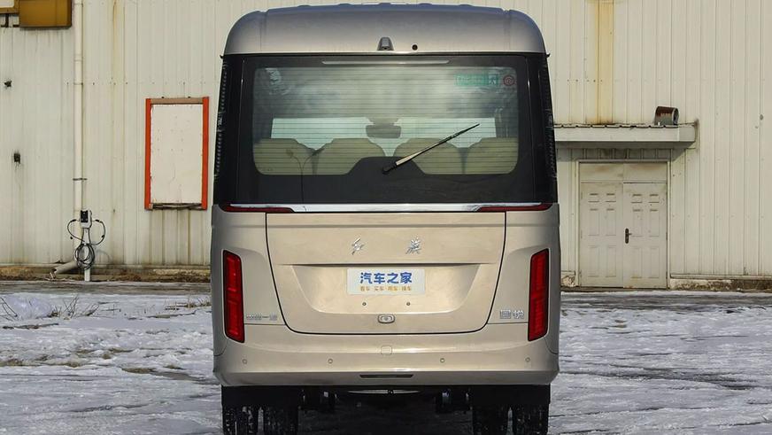 Hongqi возобновляет производство автобусов для чиновников