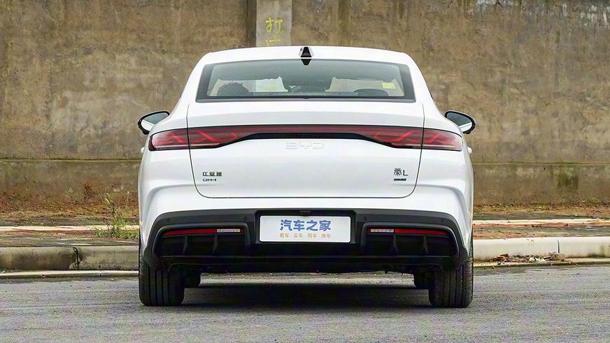 BYD улучшил гибридный седан Qin L. Известны цены