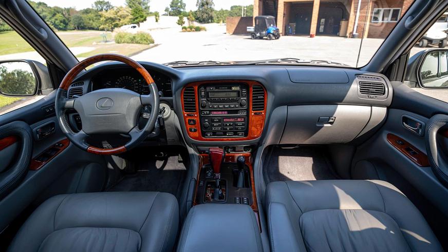 Lexus LX470 с небольшим пробегом выставили на аукцион в США