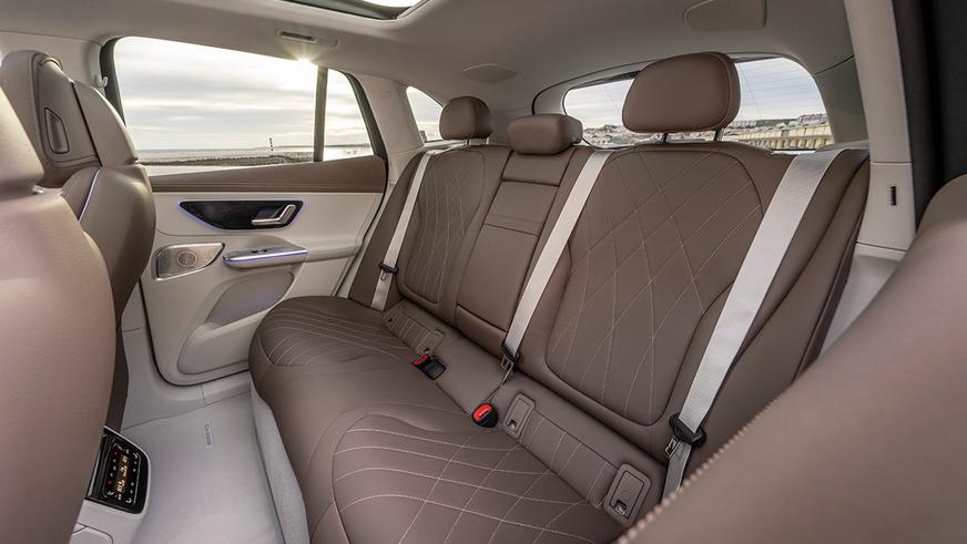 Mercedes-Benz EQE SUV появился в Казахстане официально