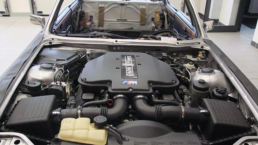 BMW M5 в кузове классического купе выставили на торги