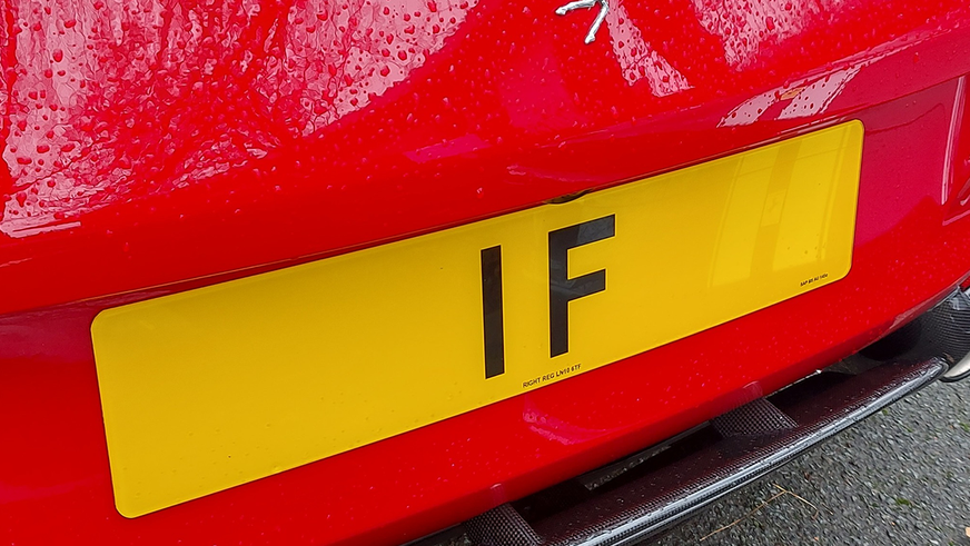 Редкий госномер из двух символов хотят продать за 1.6 млн долларов